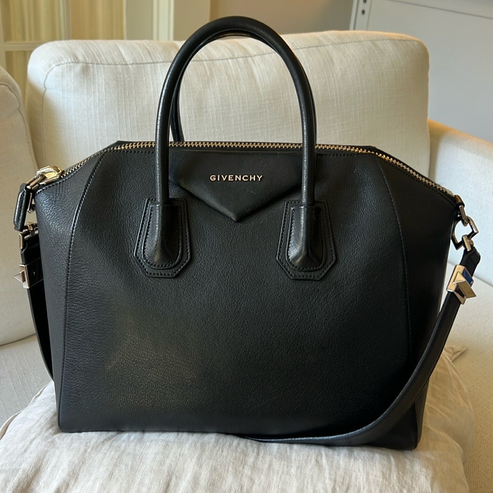 Givenchy Antigona (Medium)